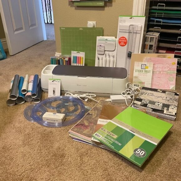 Cricut Maker Bundle - Picture 1 of 1